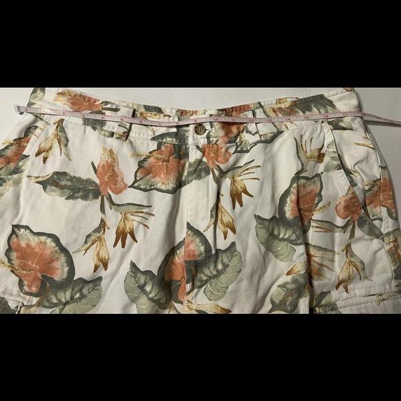 David Cremieux Men’s 38 White With Floral Pattern  Cargo Shorts 9 Inch Inseam - Picture 3 of 12